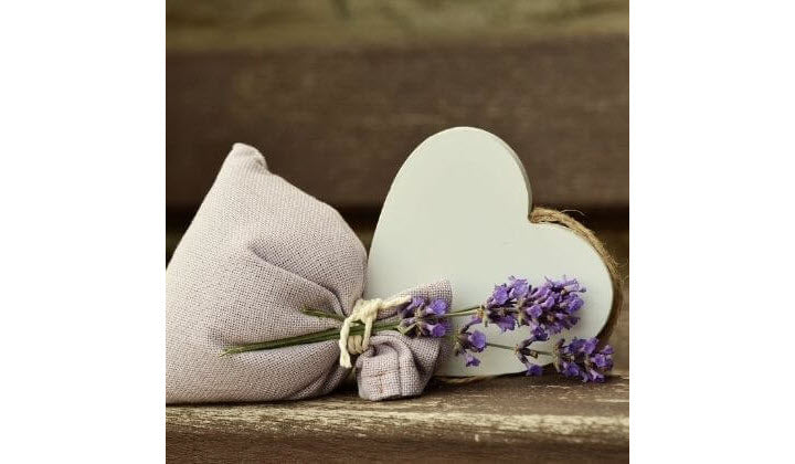 how to use dried lavender flowers and buds