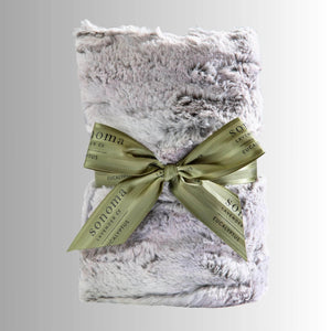 Eucalyptus heat wrap for neck and shoulders, made with soft plush fabric and filled with calming eucalyptus, lavender and flaxseed for soothing warmth and relaxation.